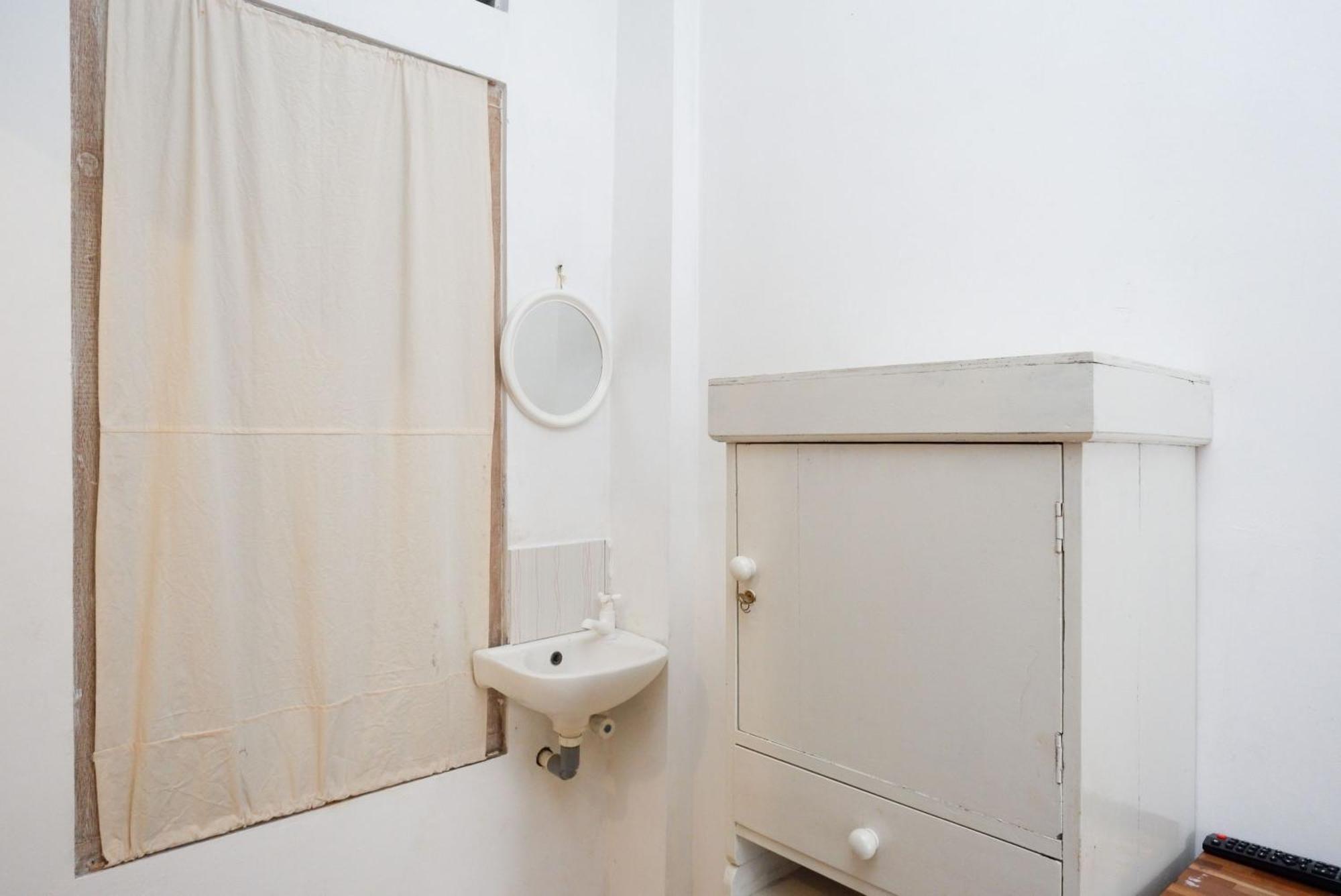 Reddoorz Syariah Near Plengkung Gading 2 Yogyakarta Quarto foto